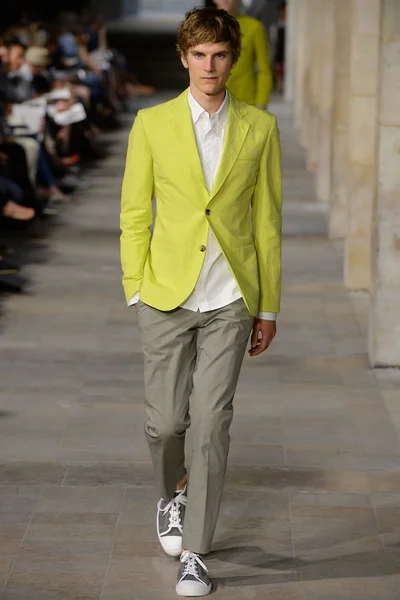 Look 19